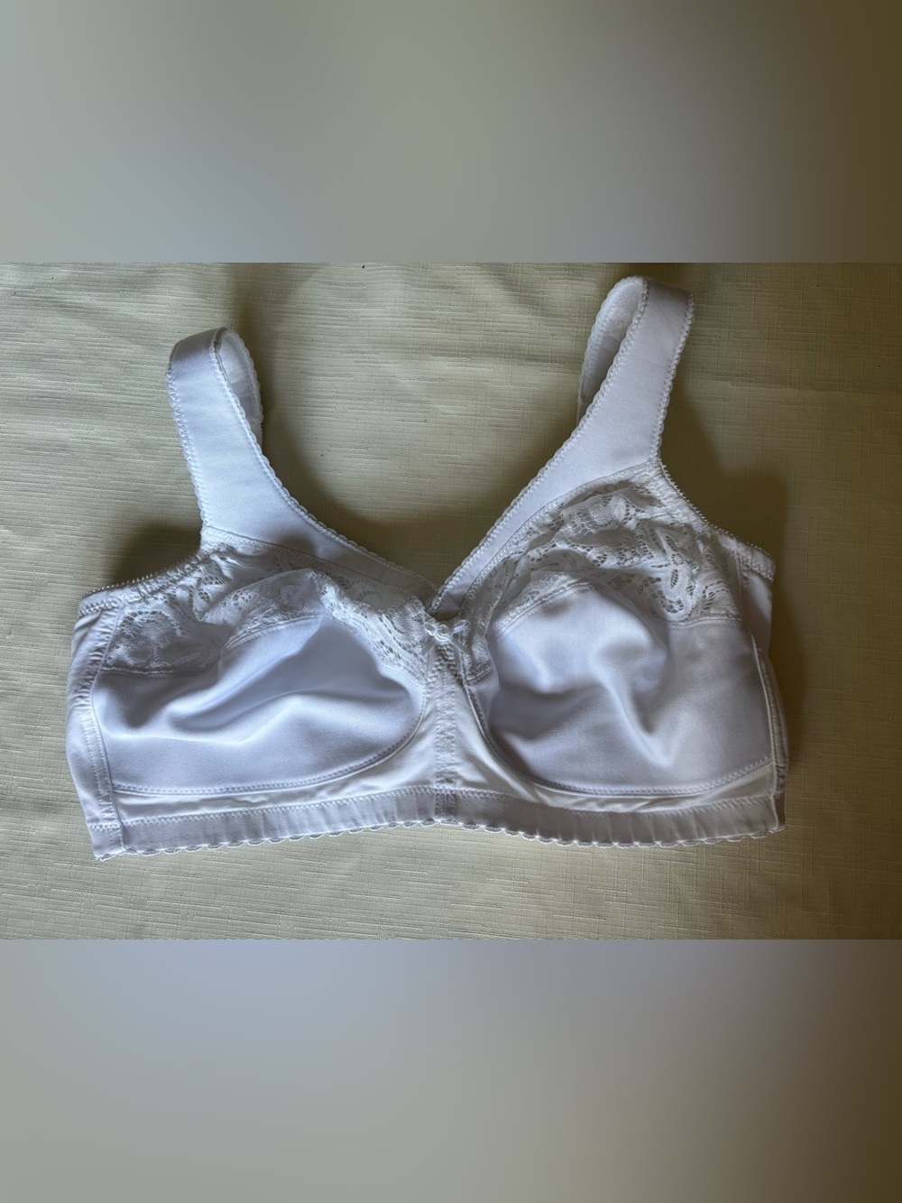 Glamorise Wireless Support Bra Style #1001 White Lace-Panel Soft Cup - Like New